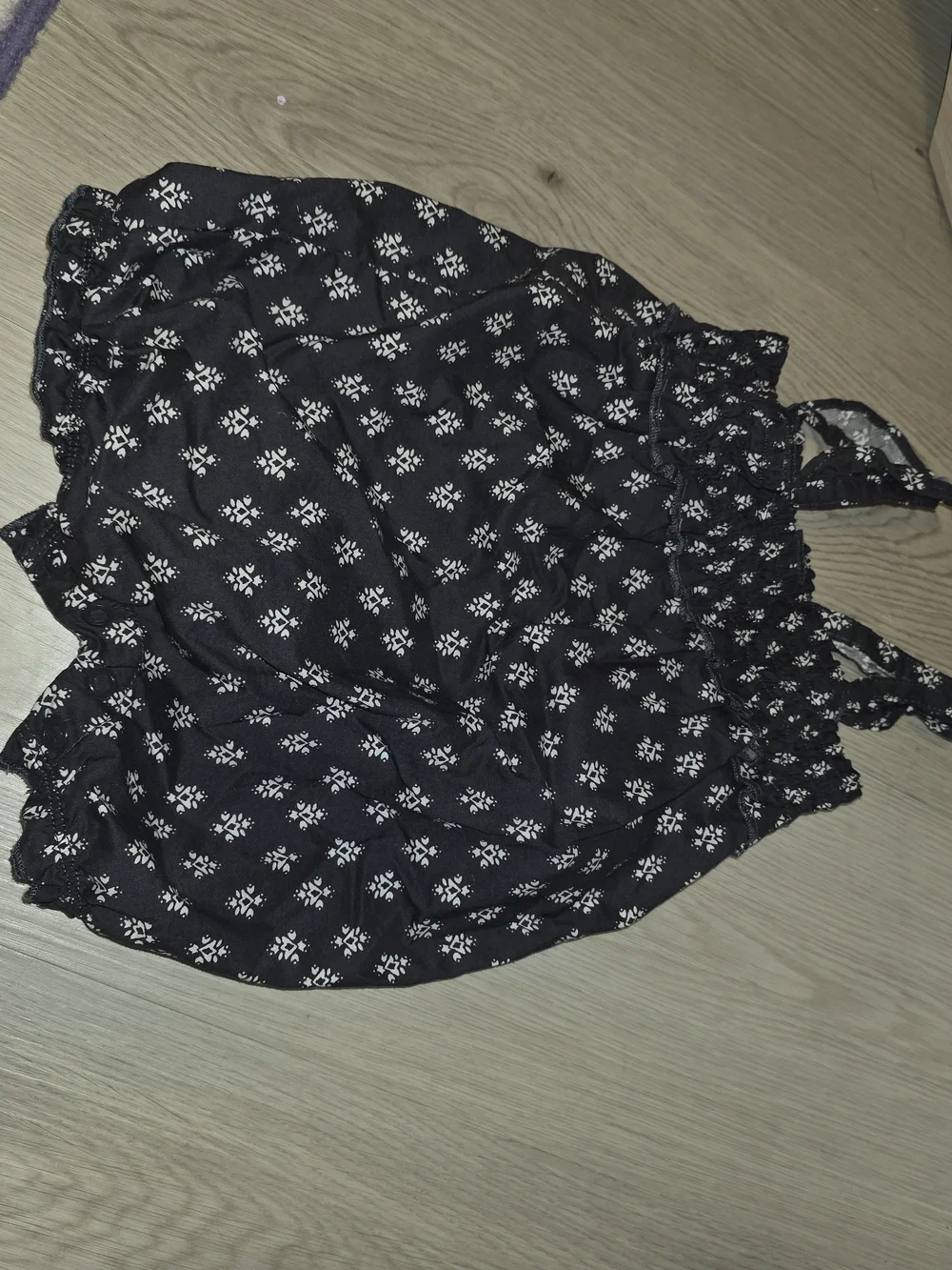 Black Floral Pattern Smocked Crop Top